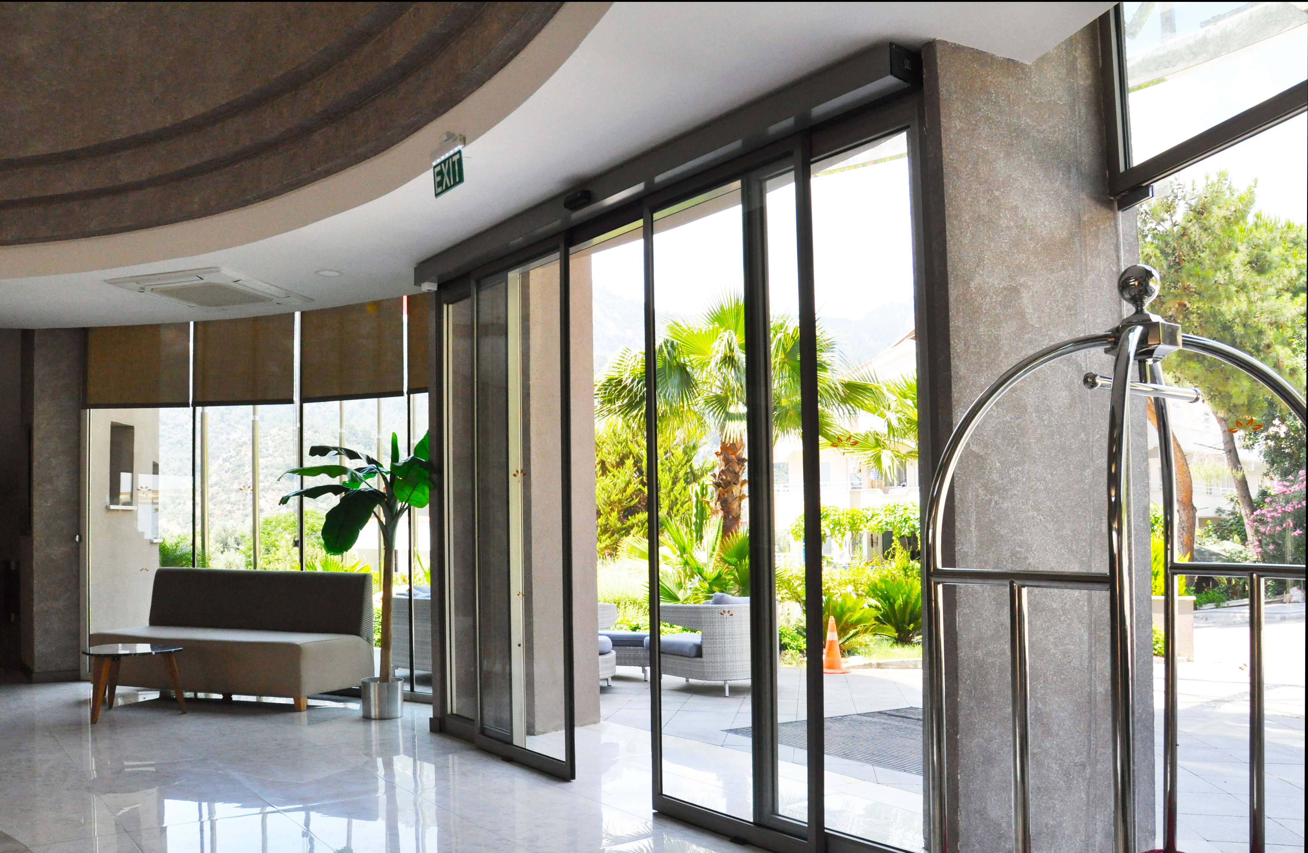 Record STA 20 sliding door Hotel Lobby